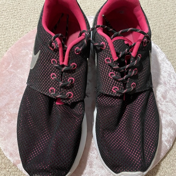 Nike Roshe Run - Picture 2 of 3